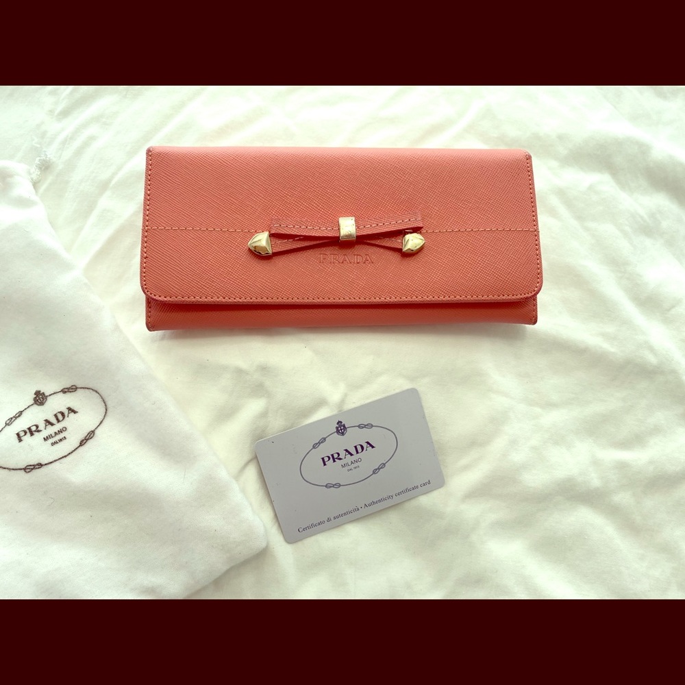 Prada wallet, never been used.